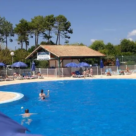 T2 Avec Piscine, Tennis Et Proche Pistes Cyclables A - Fr-1-379-171